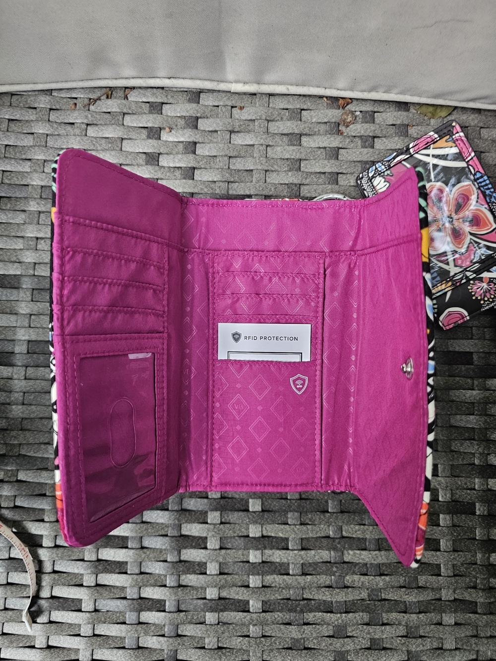 🚨SALE🚨🆕️Vera Bradley Kauai Floral RFID Smartphone Wristlet w/ ID Holder - Picture 3 of 9